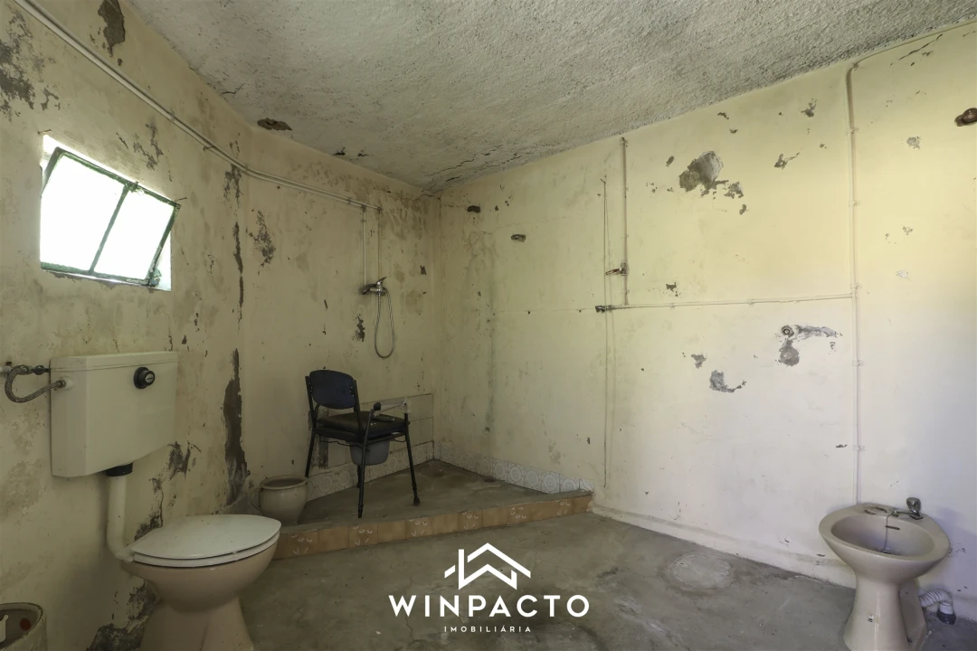 Moradia T3 para Venda em Santiago de Cassurrães e Póvoa de Cervães Foto 24