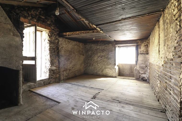 Moradia T3 para Venda em Santiago de Cassurrães e Póvoa de Cervães Foto 9