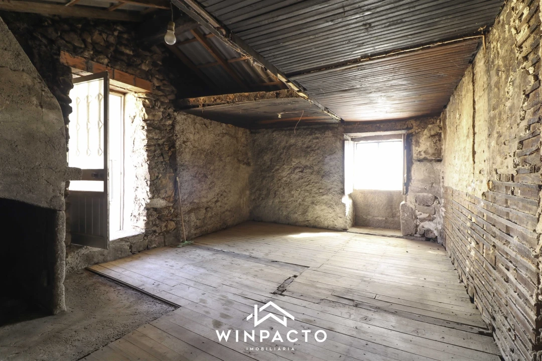 Moradia T3 para Venda em Santiago de Cassurrães e Póvoa de Cervães Foto 9