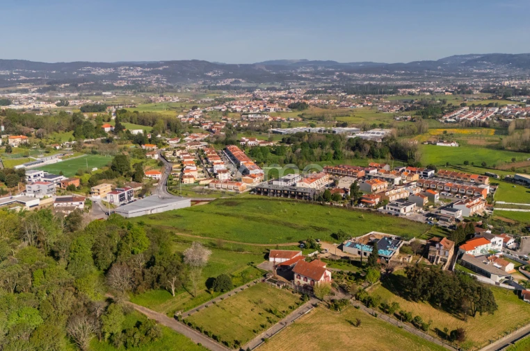 Terreno para Venda em Merelim (São Paio), Panoias e Parada de Tibães Foto 11