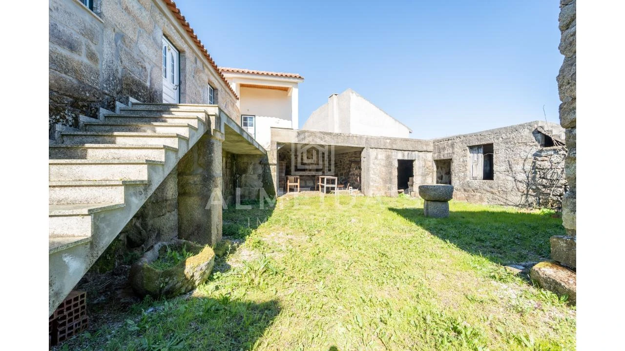 Moradia T2 para Venda em Vreia de Bornes Foto 1