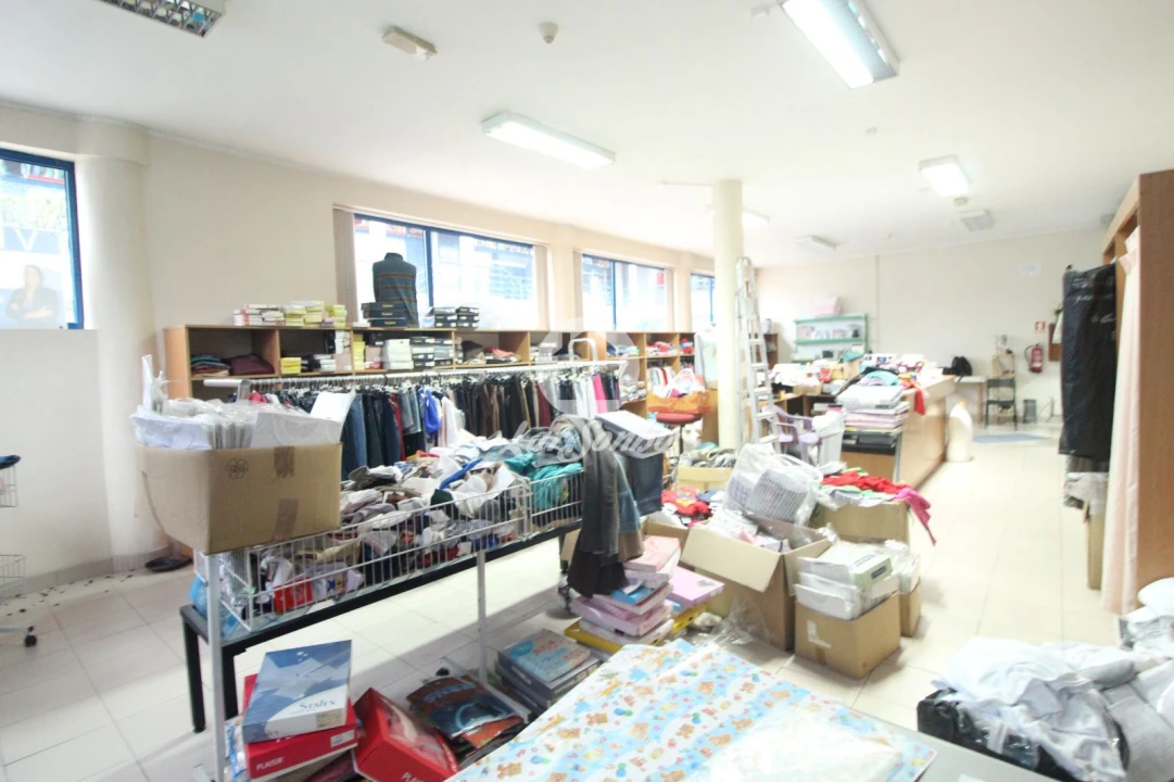 Loja para Venda em Fânzeres e São Pedro da Cova Foto 2