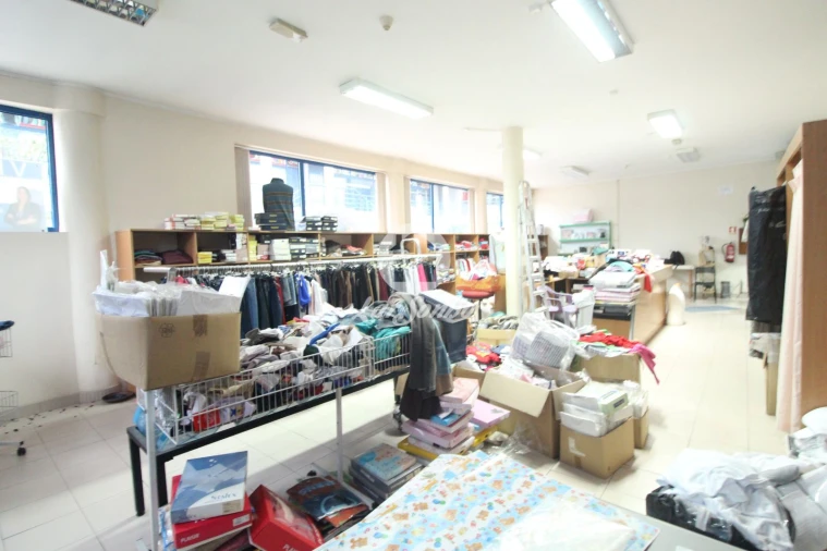 Loja para Venda em Fânzeres e São Pedro da Cova Foto 2