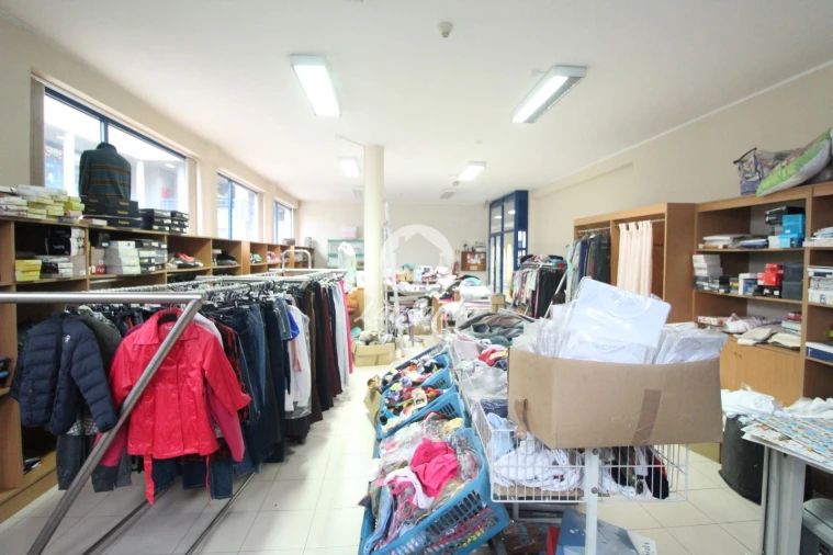 Loja para Venda em Fânzeres e São Pedro da Cova Foto 3