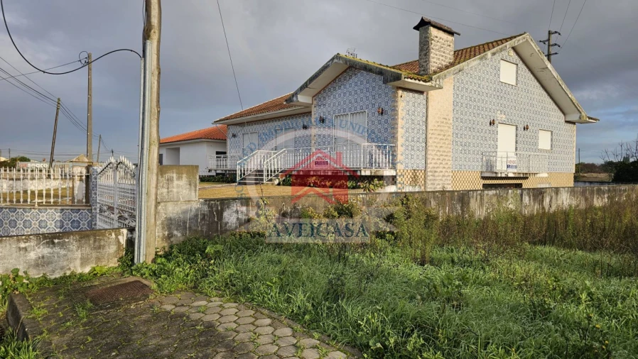 Moradia T5 para Venda em Aradas Foto 2