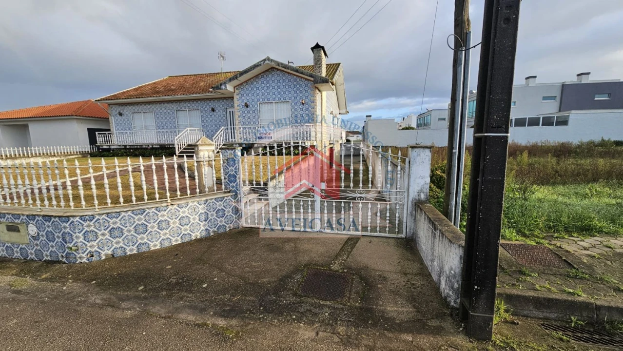 Moradia T5 para Venda em Aradas Foto 1