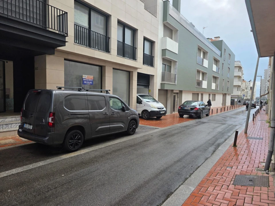 Negócio para Arrendamento em Espinho Foto 2