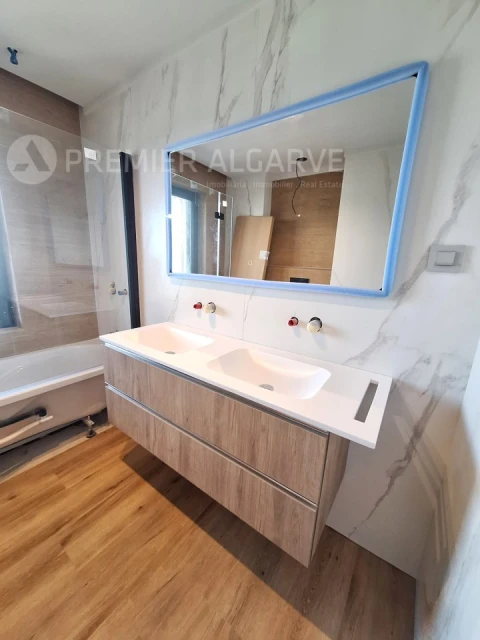 Apartamento T5 para Venda em Faro (Sé e São Pedro)