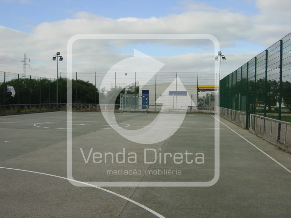 Terreno para Venda em Santo Antonio da Charneca Foto 4