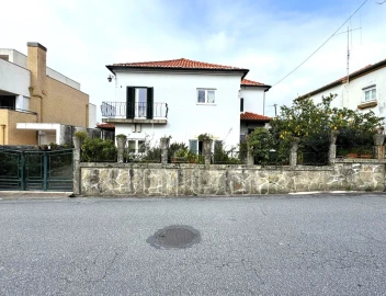 Moradia T4 para Venda em Santa Maria Maior e Monserrate e Meadela