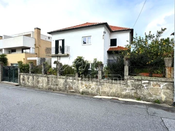 Moradia T4 para Venda em Santa Maria Maior e Monserrate e Meadela