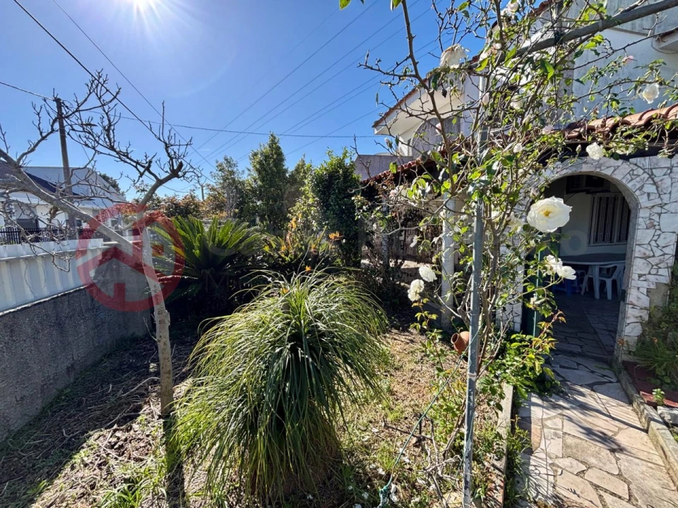 Moradia T3 para Venda em Fernao Ferro Foto 33