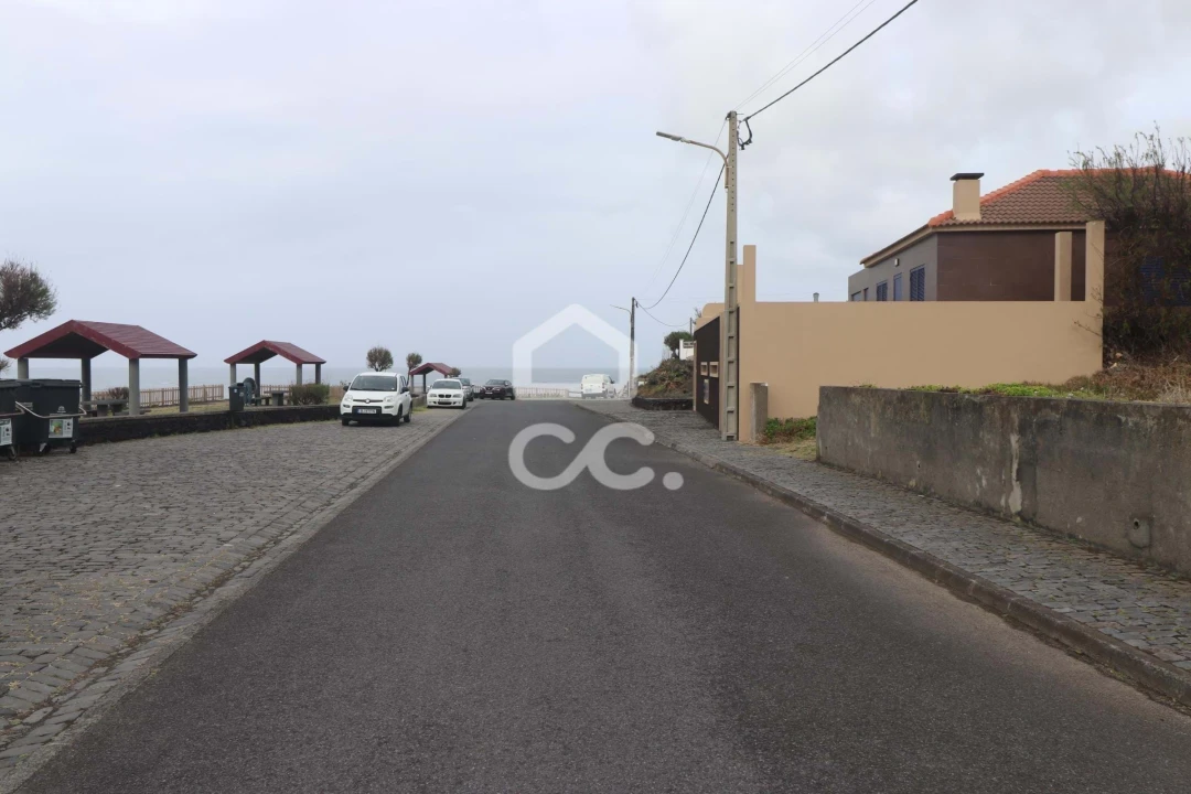 Moradia T4 para Venda em Mosteiros Foto 1