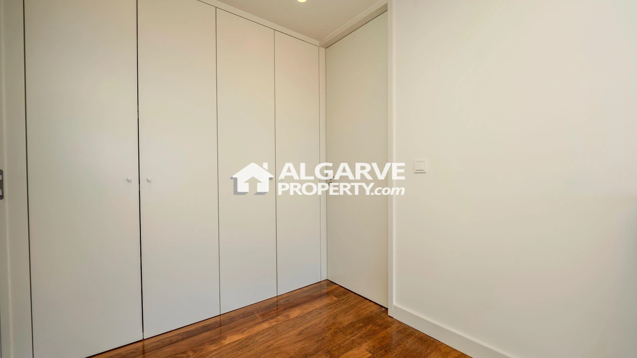 Apartamento T3 para Venda em Quarteira Foto 17