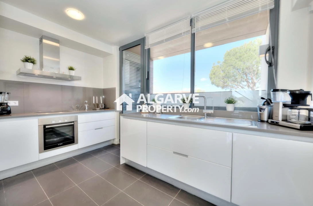 Apartamento T3 para Venda em Quarteira Foto 4