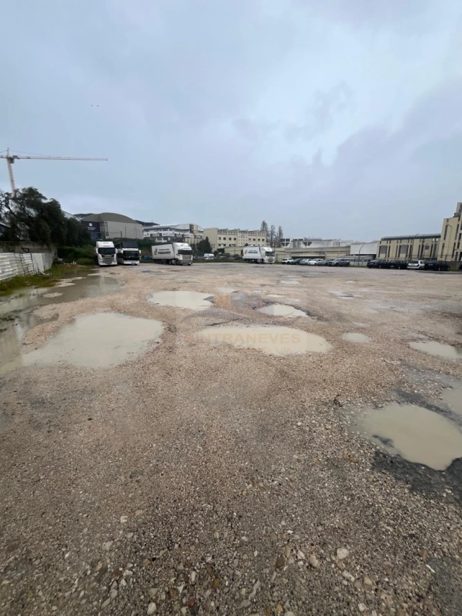 Terreno para Venda em Sacavém e Prior Velho Foto 4