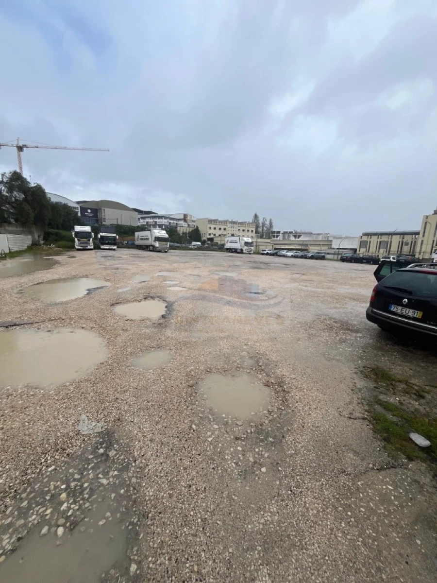 Terreno para Venda em Sacavém e Prior Velho Foto 11