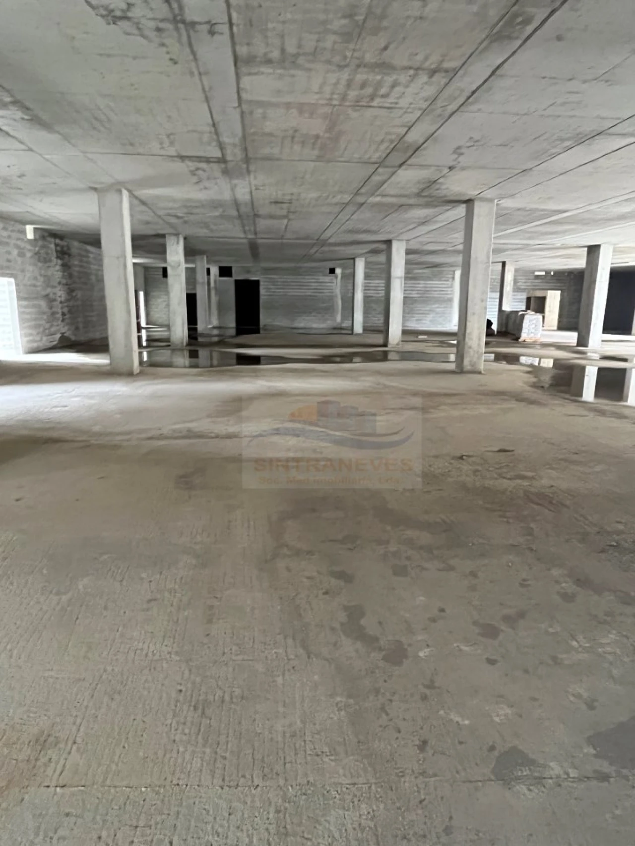 Armazém para Venda em Sacavém e Prior Velho Foto 8