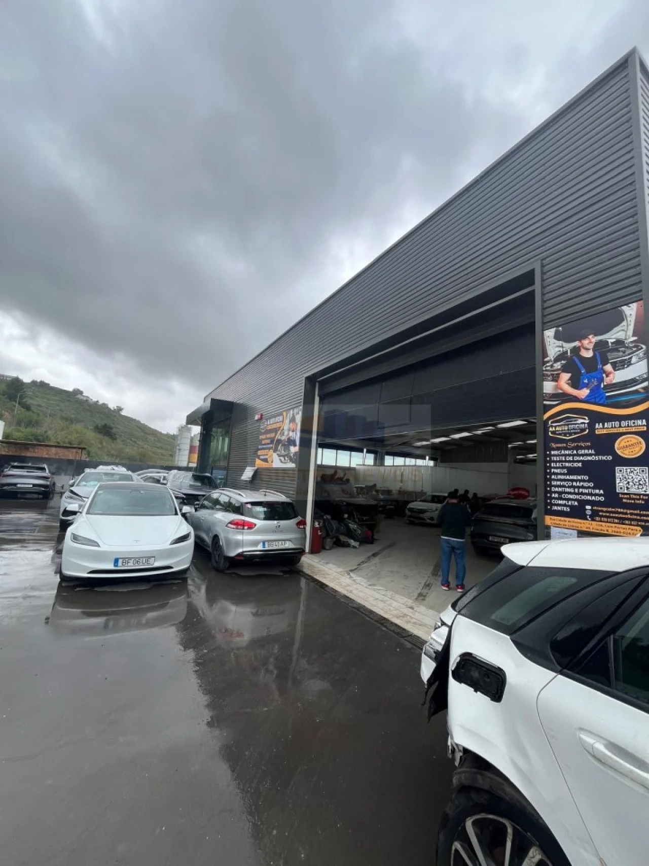 Armazém para Venda em Santo António dos Cavaleiros e Frielas Foto 1