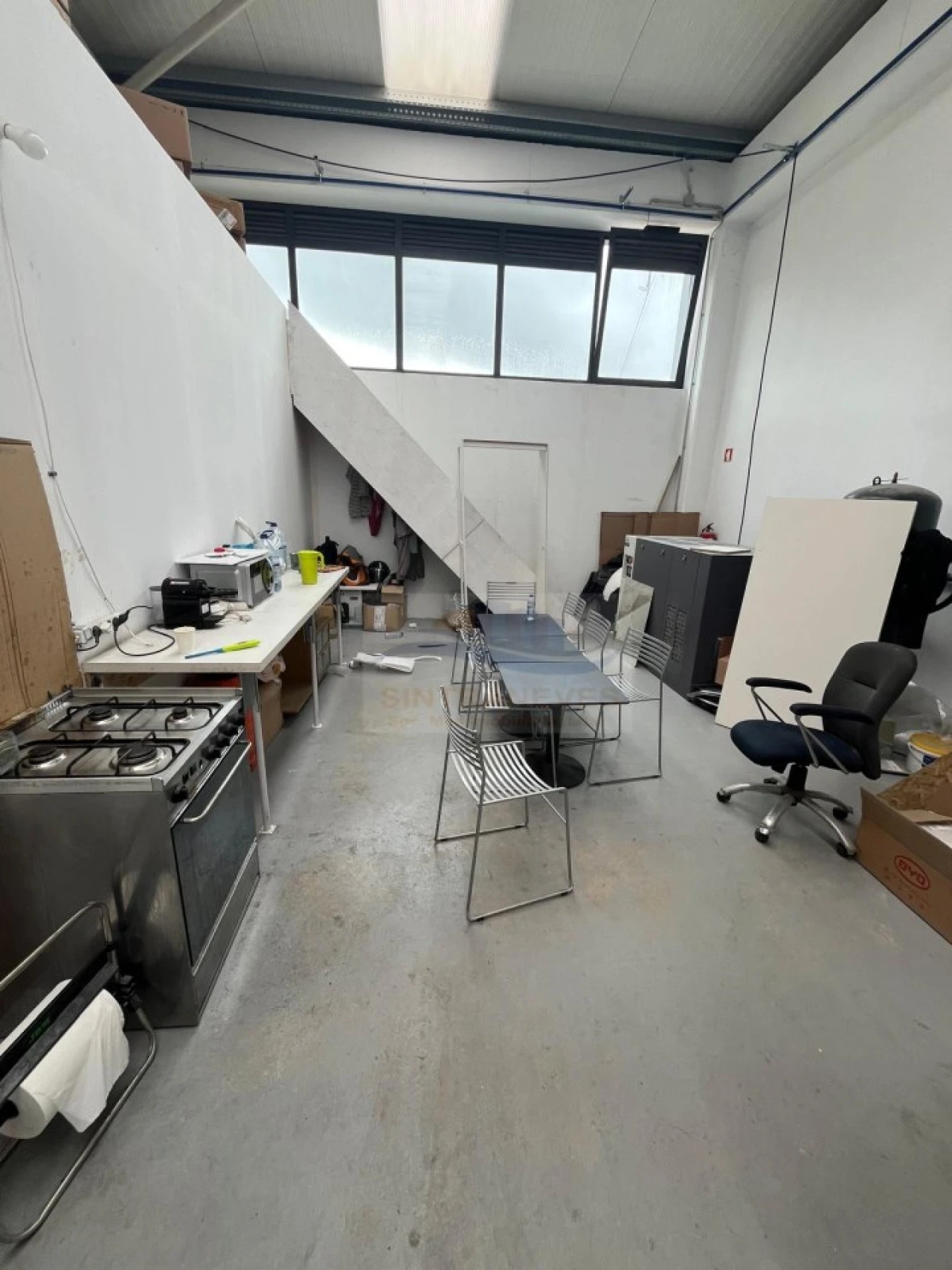 Armazém para Venda em Santo António dos Cavaleiros e Frielas Foto 5