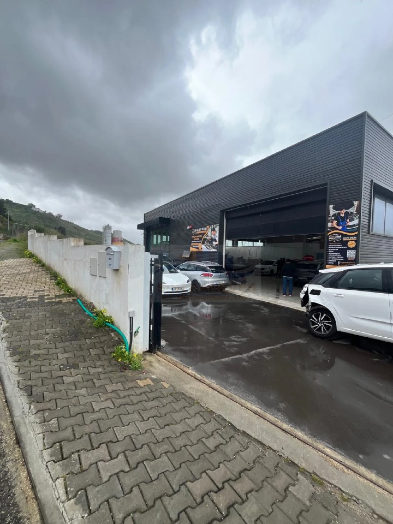 Armazém para Venda em Santo António dos Cavaleiros e Frielas Foto 9