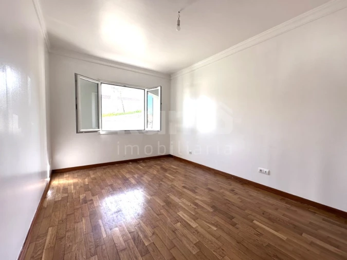 Moradia T5 para Venda em Vila Nova de Anha Foto 16