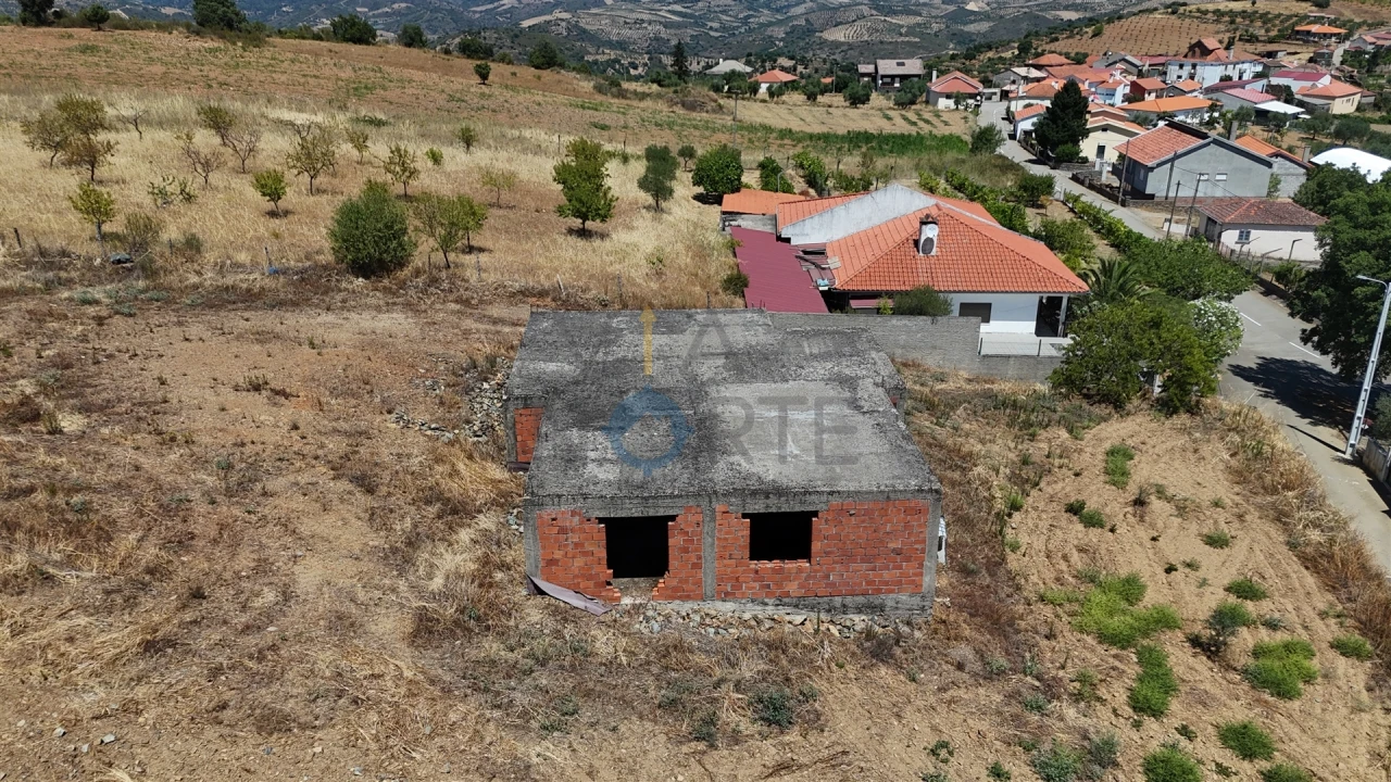 Moradia T0 para Venda em Castro Vicente Foto 4