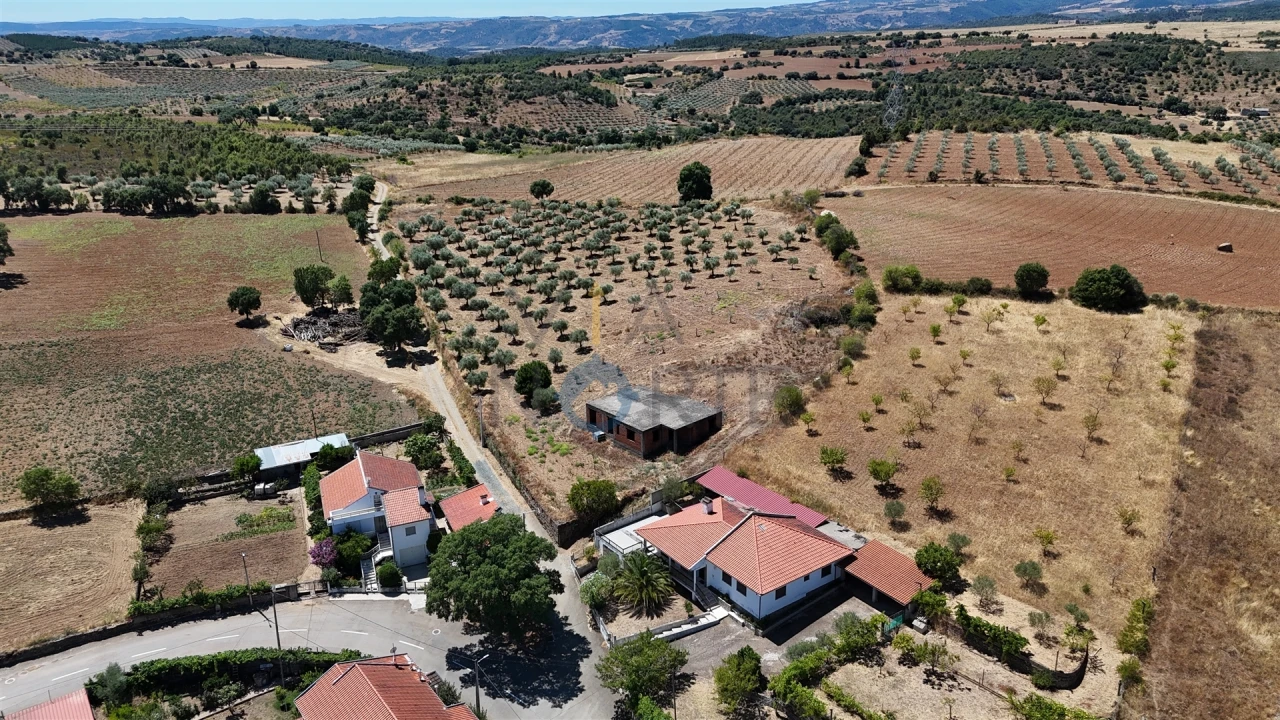 Moradia T0 para Venda em Castro Vicente Foto 24