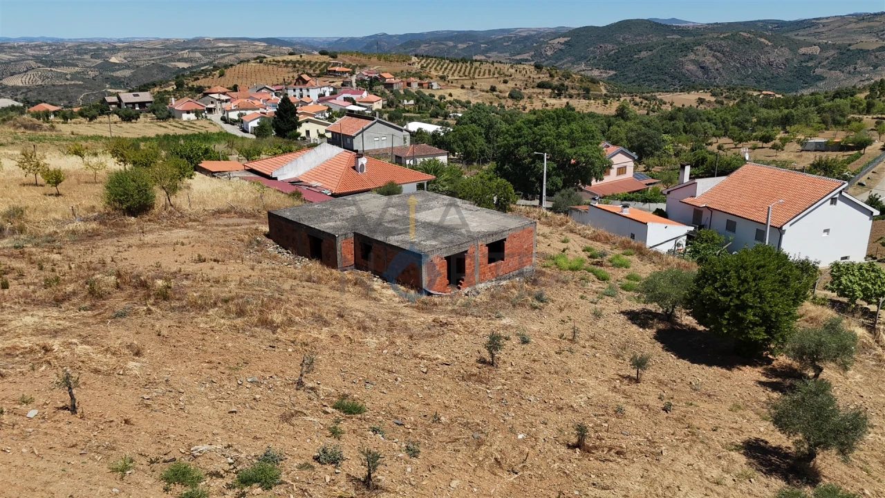 Moradia T0 para Venda em Castro Vicente Foto 5