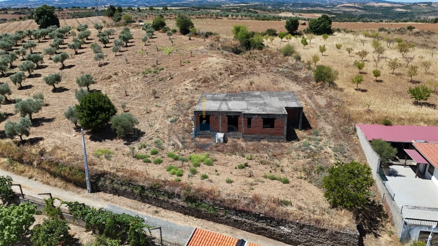 Moradia T0 para Venda em Castro Vicente Foto 3