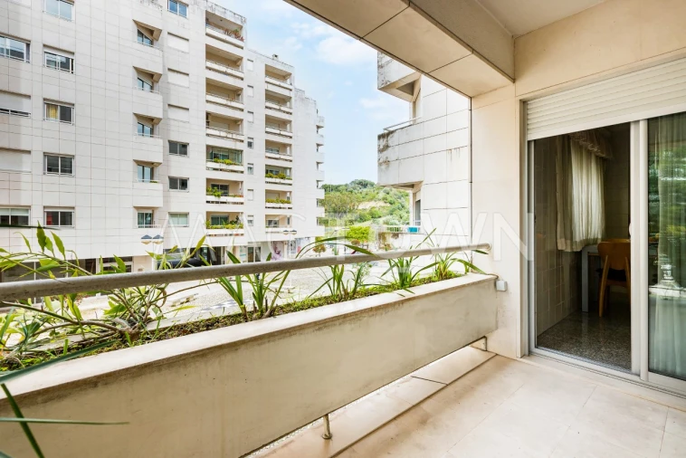 Apartamento T2 para Venda em Alvalade Foto 5