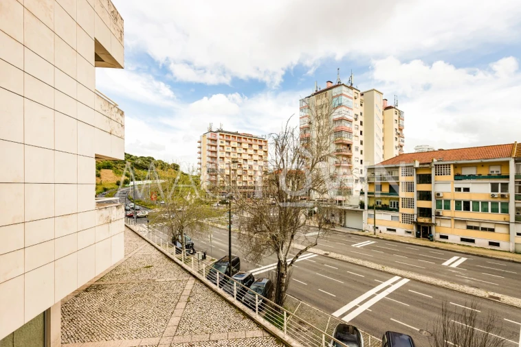 Apartamento T2 para Venda em Alvalade Foto 2