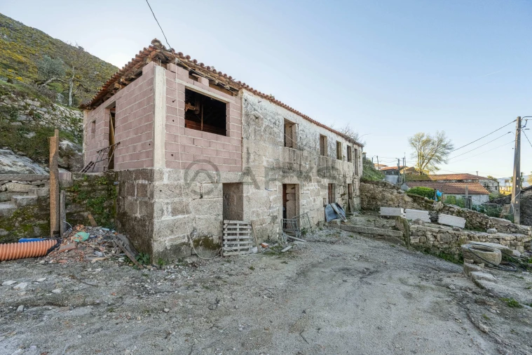 Moradia T3 para Venda em Gondoriz Foto 4