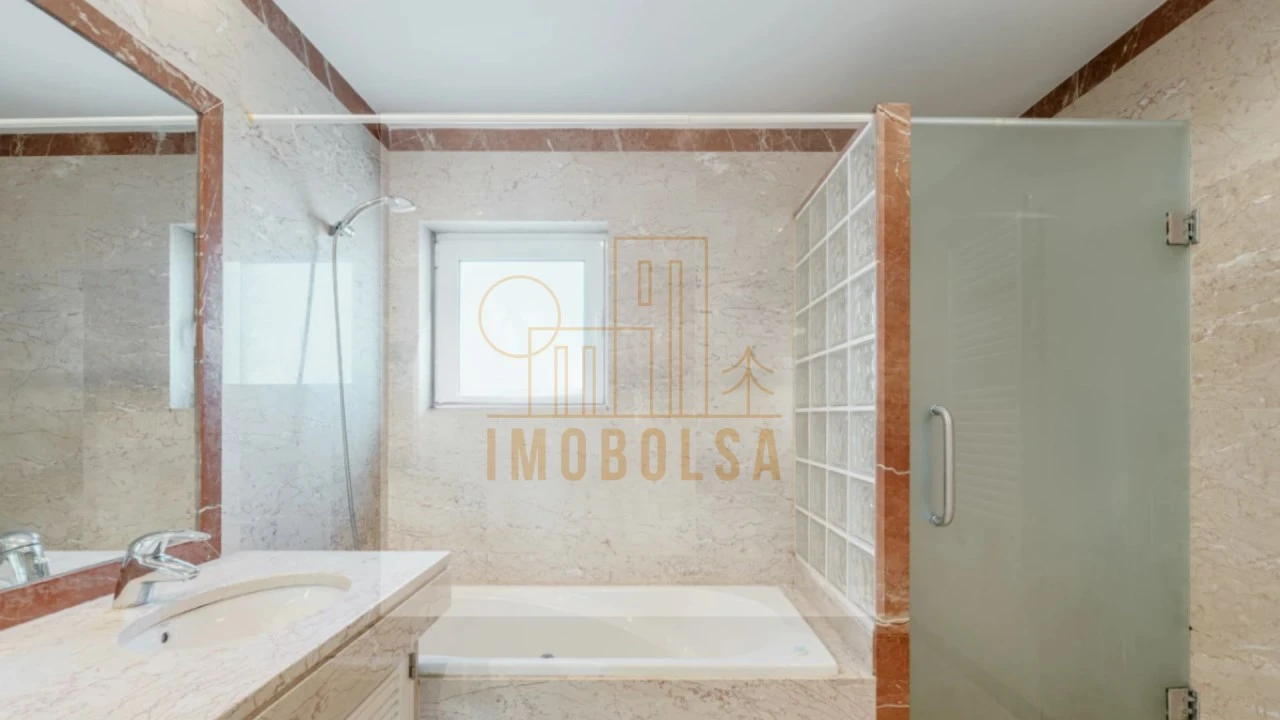 Moradia T5 para Venda em Carcavelos e Parede Foto 19