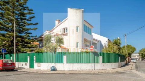 Moradia T5 para Venda em Carcavelos e Parede
