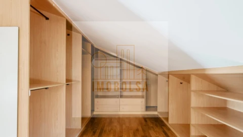 Moradia T5 para Venda em Carcavelos e Parede