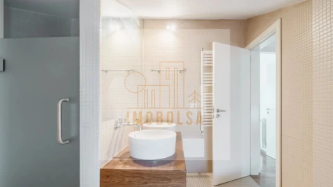Moradia T5 para Venda em Carcavelos e Parede