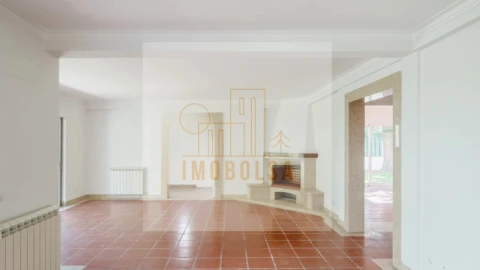 Moradia T5 para Venda em Carcavelos e Parede