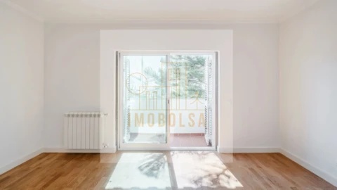 Moradia T5 para Venda em Carcavelos e Parede