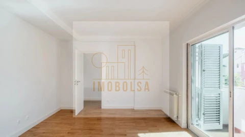 Moradia T5 para Venda em Carcavelos e Parede