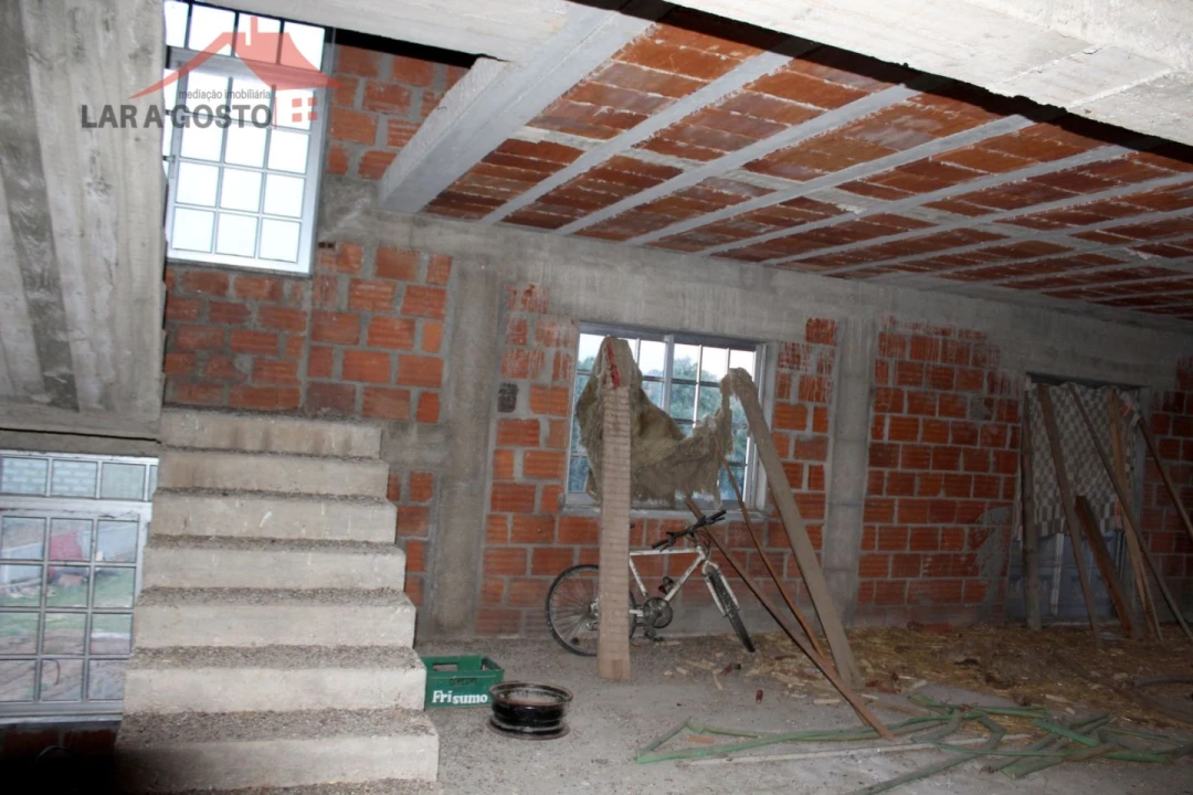 Moradia T4 para Venda em Grijo Foto 6