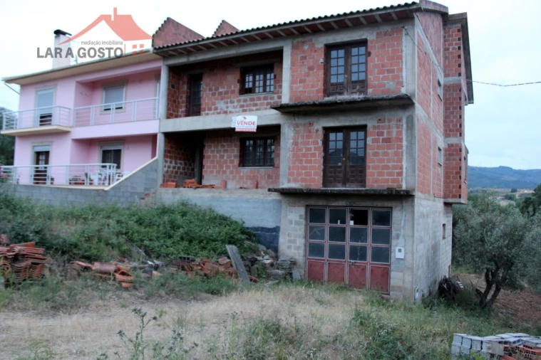 Moradia T4 para Venda em Grijo Foto 2