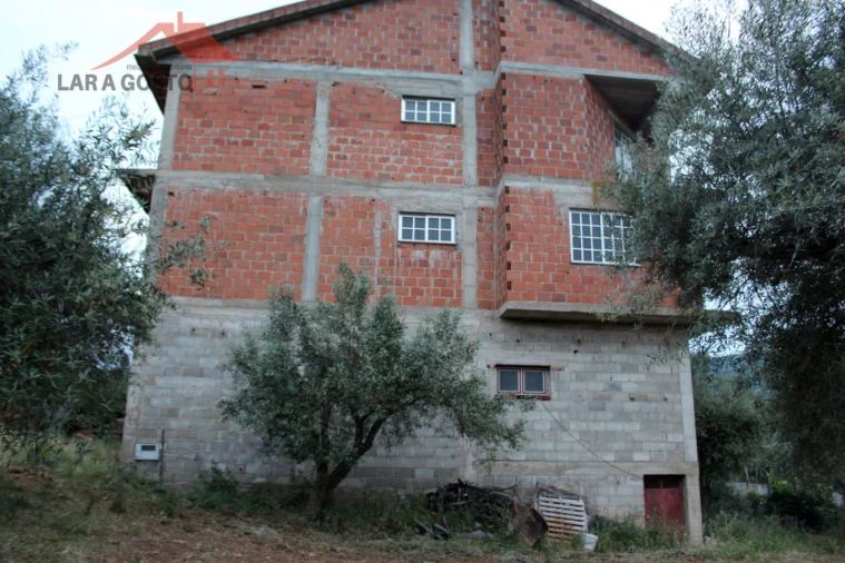 Moradia T4 para Venda em Grijo Foto 8