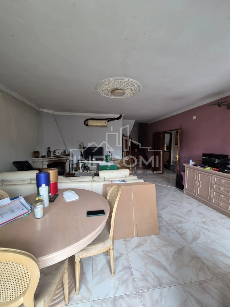 Moradia T5 para Venda em Quinta do Conde Foto 5
