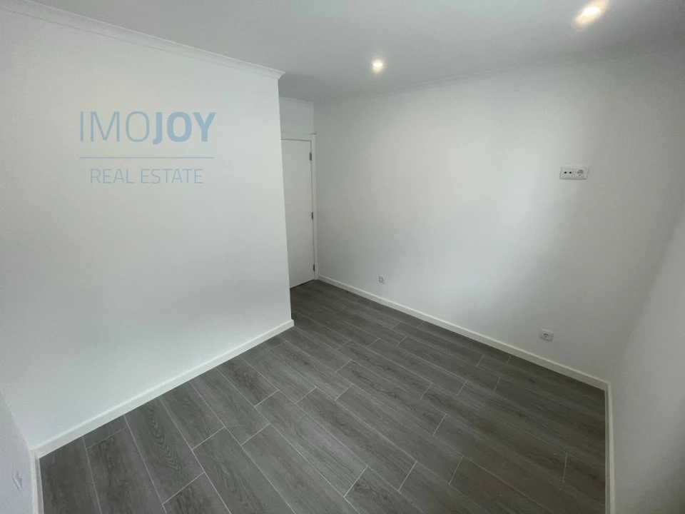 Moradia T7 para Venda em Carnaxide e Queijas Foto 17