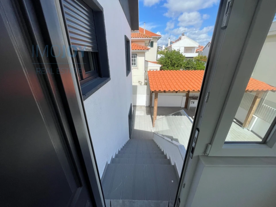 Moradia T7 para Venda em Carnaxide e Queijas Foto 55