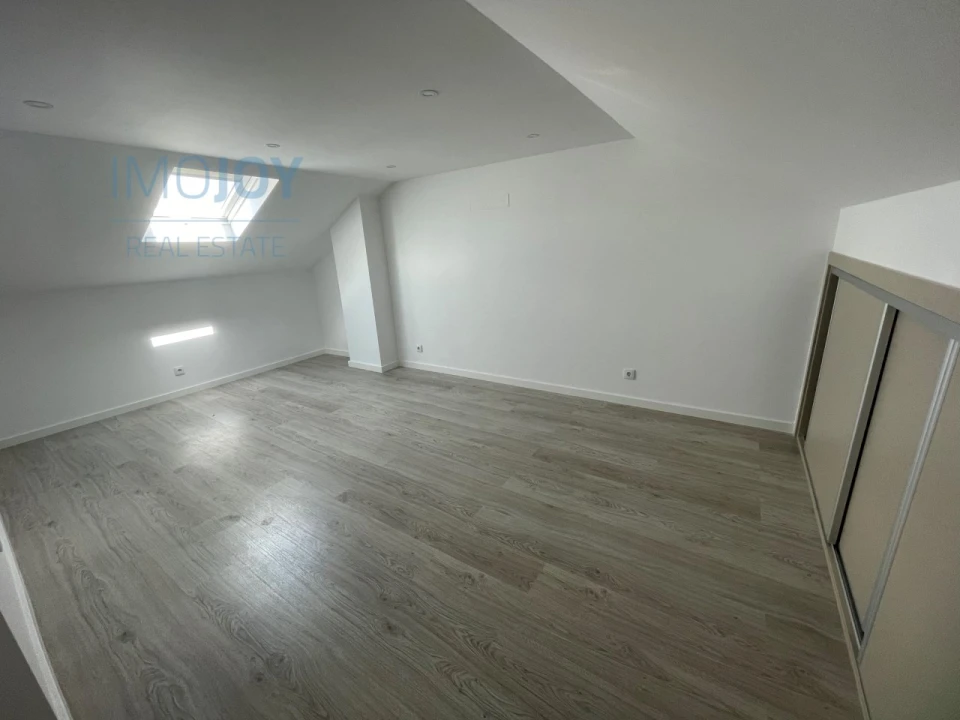 Moradia T7 para Venda em Carnaxide e Queijas Foto 49