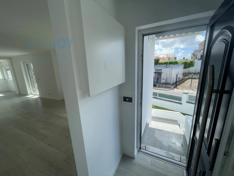 Moradia T7 para Venda em Carnaxide e Queijas Foto 26