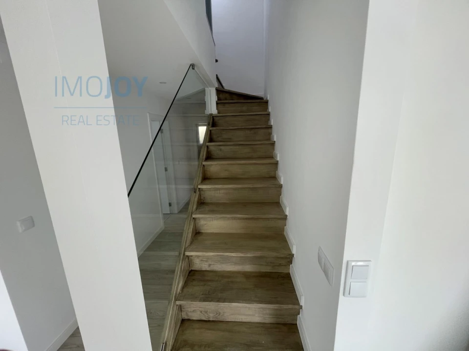 Moradia T7 para Venda em Carnaxide e Queijas Foto 47