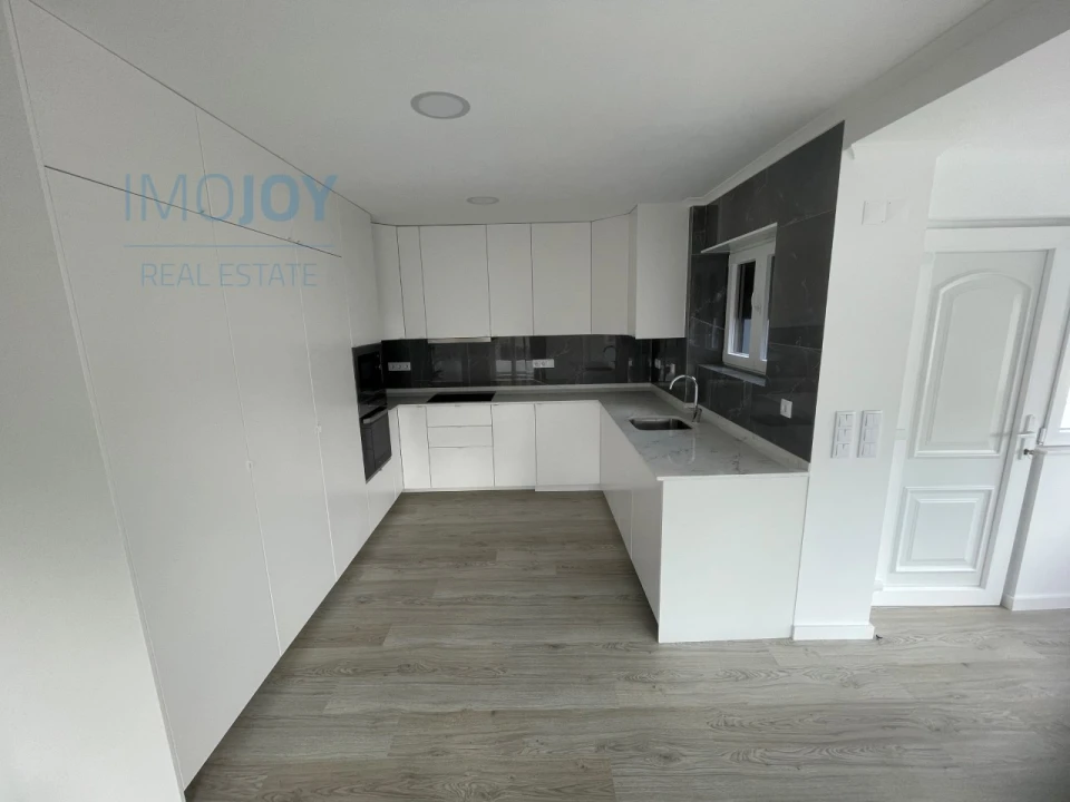 Moradia T7 para Venda em Carnaxide e Queijas Foto 32